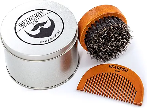 BEARDED BEN - Cepillo para Barba con Cerdas de Jabalí - Para Cuidado de la Barba - Set con Caja de Almacenamiento con Peine de Barba y Teca Marrón - Diámetro 6.3 cm  