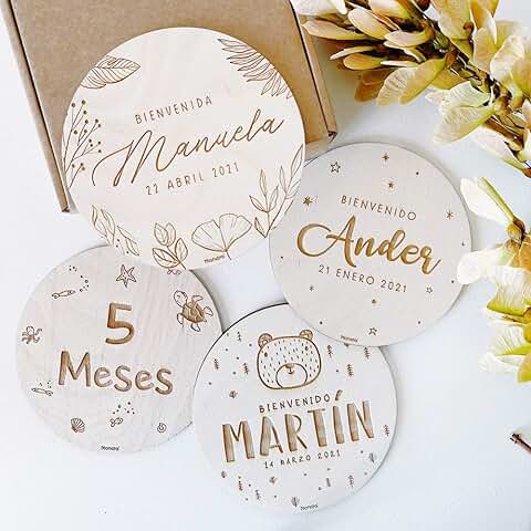 MONAMÍ - Placas Cumple Mes de Bebé Grabadas en Madera Personalizadas, Varios Diseños a Elegir. Diseñado y Producido en España  