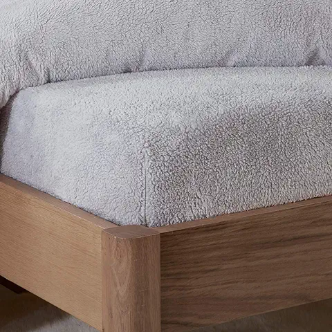 Ropa de Cama Sleepdown - Sábana Bajera Ajustable de Forro Polar, Térmica, Lisa, Cálida, Agradable y Supersuave, Color Gris, 150 x 200 x 32 cm  