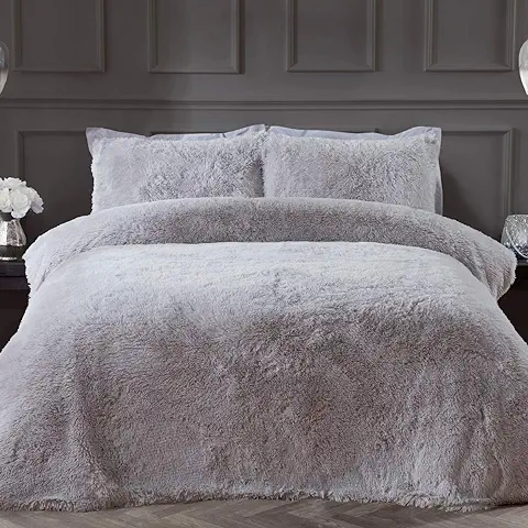 Sleepdown Juego de Funda de Edredón de Pelo Largo de Pelo Sintético Plateado, Súper Suave, Fácil Cuidado, con Fundas de Almohada, Tamaño King 220 x 230 cm, Matrimonio  