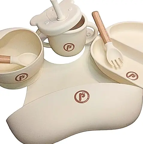 Popetes Kids- Vajilla Completa de Silicona para Bebe, 6 Piezas Libre de BPA y Otros Tóxicos- Incluye set de Platos Cubiertos Babero y vaso Infantil para Alimentación del Bebé.  